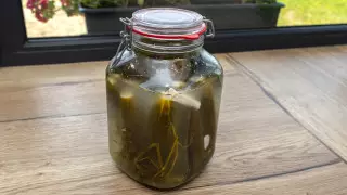 Врач-нарколог назвал рассол эффективным средством от похмелья при одном условии