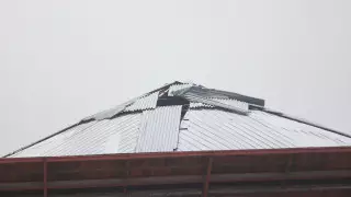 Ветер повредил крыши многоэтажек в городе Каратау