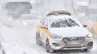 "Нереальные цены". Казахстанцы жалуются на подорожавшее такси