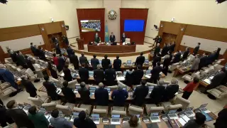 Заседание Мажилиса началось с минуты молчания в память о погибших во время январских событий