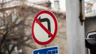 На проспекте Рыскулова в Алматы запретят левые повороты