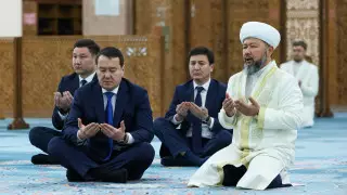 Премьер-министр совершил обряд в память о жертвах Кантара