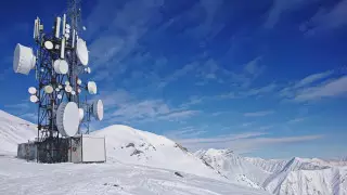 Как сохраняют качество связи в снегопад, рассказал блогер