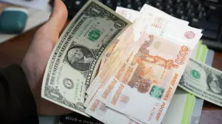 Названы официальные курсы доллара, рубля и евро на 10 января