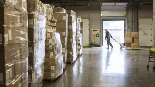 Премьер поручил изъять опасные товары в особом порядке