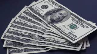 Курс доллара немного вырос на торгах