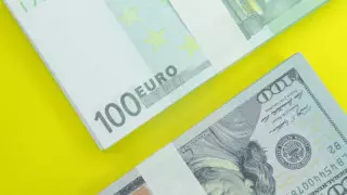 Названы официальные курсы доллара, рубля и евро на 17 января