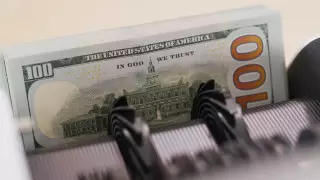 Курс доллара приблизился к отметке в 465 тенге