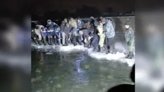 Шестилетняя девочка каталась на санках по реке, провалилась под лед и умерла