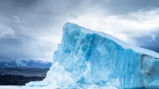 От Антарктиды откололся айсберг размером как две Астаны