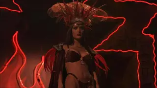 Удивила публику: "голое" платье Сальмы Хайек на премьере обсуждают в сети