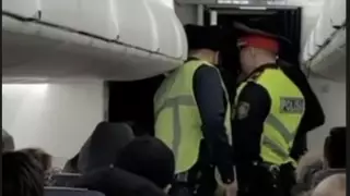 Пьяного пассажира сняли с рейса авиакомпании Qazaq Air