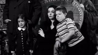 Умерла актриса, исполнившая роль Уэнсдей в сериале "Семейка Аддамс"