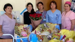 Ждала одного, а родила троих: жительница Жаркента рассказала свою историю материнства