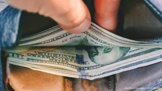 Названы официальные курсы доллара, рубля и евро на 1 февраля