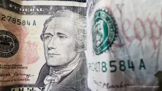 Курс доллара снова опустился ниже 460 тенге