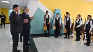 Токаев посетил сельскую школу в Жамбылской области