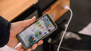 "Вызывает окислительное повреждение ДНК": как излучение от смартфонов действует на организм