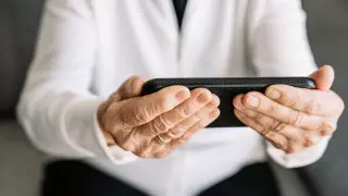 71-летняя акмолинка лишилась пяти миллионов тенге после знакомства и переписки в Instagram