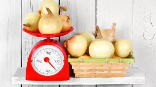 "Почему лук такой дорогой?" Премьер обратился к акимам