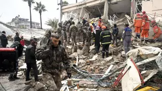 "Длилось 30 секунд". Как ощутили толчки туристы в Анталье, рассказала казахстанка