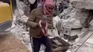 Новорожденного малыша вытащили из-под обломков в Сирии