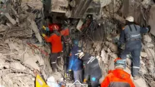 Покинут ли казахстанские спасатели Турцию из-за мародеров