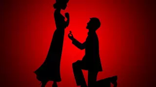 Мужчина сделал предложение девушке перед многотысячным стадионом, но получил отказ