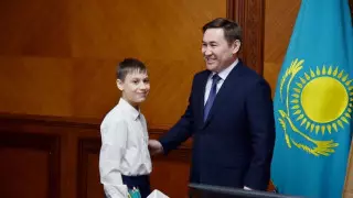 Отказался от обеда, чтобы помочь Турции: школьника из Шымкента позвали в акимат