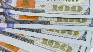 Курс доллара немного вырос на торгах