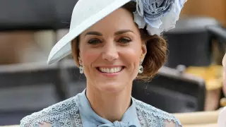 Королевская скромность: Кейт Миддлтон пришла на премию в серьгах за 9 тысяч тенге