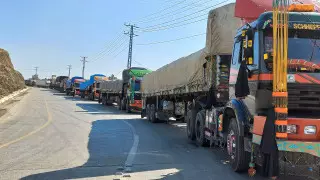 Тысячи грузовиков застряли на границе Афганистана с Пакистаном