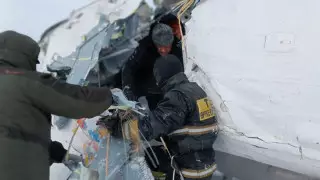 Появились фото спасения выживших при жесткой посадке вертолета в ЗКО