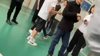 Скандал устроила посетительница в новой школе Талгара