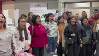 "Это волшебно": Артисты актюбинского камерного хора произвели фурор в аэропорту Алматы