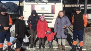 Таксист бросил двух женщин с детьми на перевале в Алматинской области