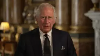 Карл III решил нарушить вековую традицию на церемонии коронации
