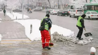 Жители Актобе пострадали из-за гололеда
