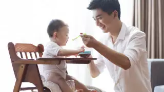 Об условиях мужского "декрета" в Казахстане рассказала эксперт