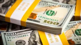 Названы официальные курсы доллара, рубля и евро на 7 марта