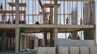 Аким не должен решать проблемы дольщиков - мнение юриста