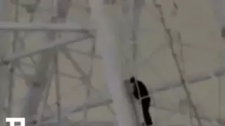 Забравшийся на колесо обозрения мужчина переполошил астанчан