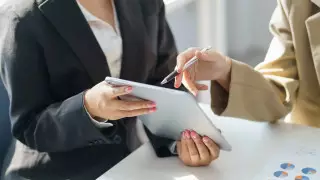 Сколько женщин-руководителей на госслужбе в Казахстане