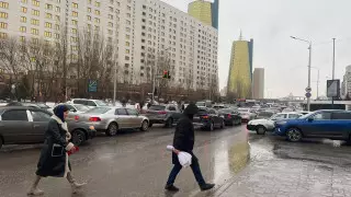Предпраздничные пробки парализовали Астану и Алматы