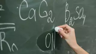 "Убогие ничтожества". На учителя пожаловались школьники в Алматы