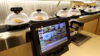 Трех человек арестовали за "суши-терроризм" в Японии