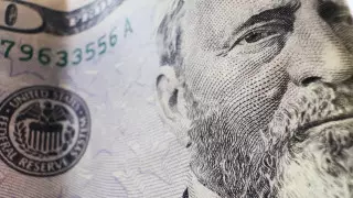 Курс доллара вырос еще на 5 тенге