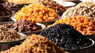 Врач назвала самый полезный для пожилых сухофрукт