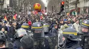 Более миллиона противников пенсионной реформы вышли на улицы во Франции