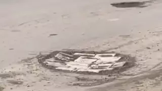 Атырауские "нанотехнологии". Кирпичи в ямах на дорогах высмеяли в сети